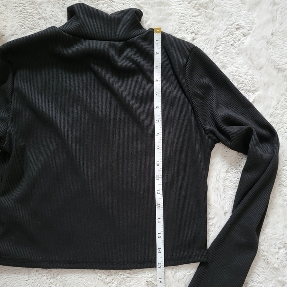 Unbranded Quarter Circle Zip Long Sleeve Black Ribbed Crop Top Size L - Picture 7 of 8
